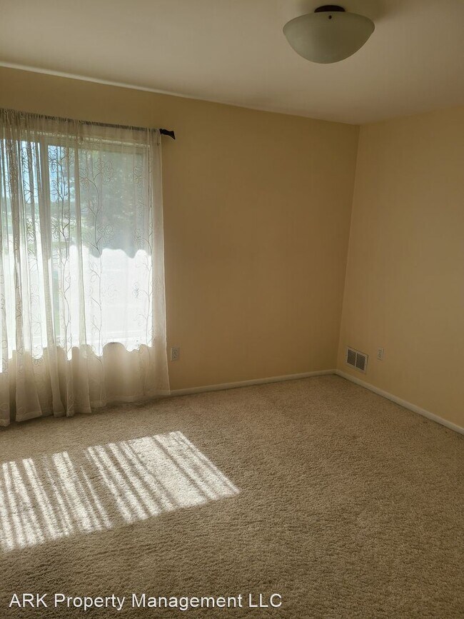 Building Photo - 2 br, 2 bath House - 8385 Kennedy Circle #6