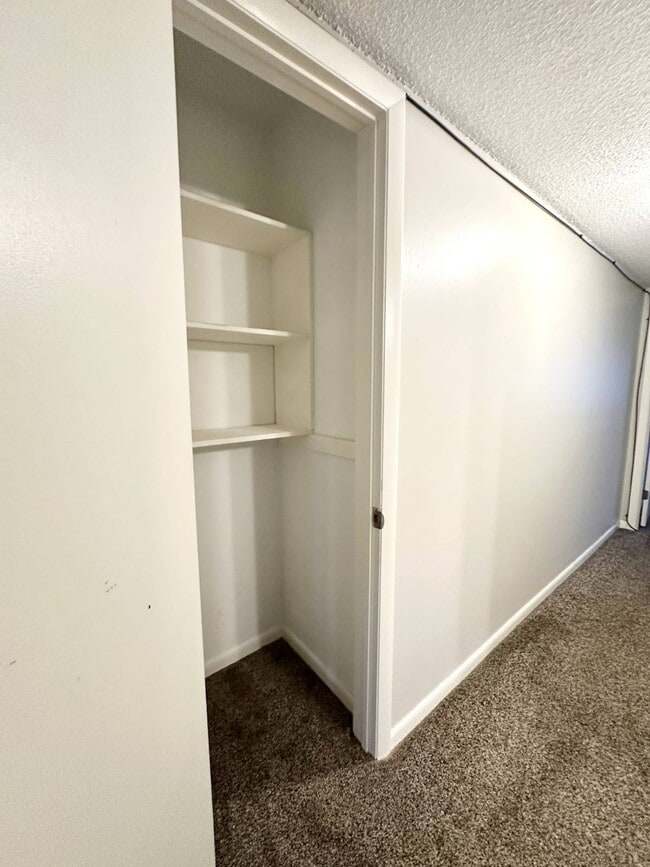 Building Photo - 1552 Helderberg Ave