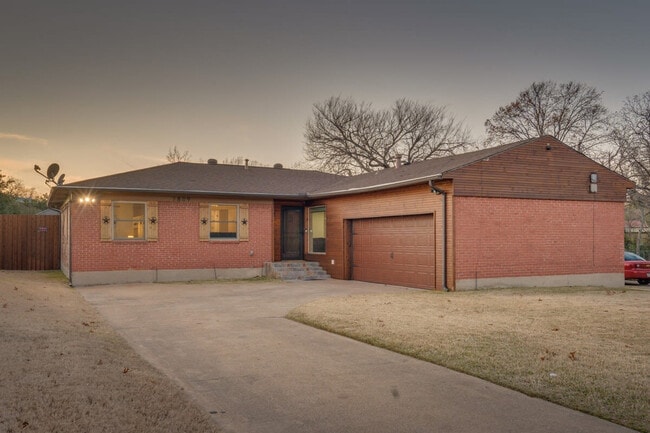 Building Photo - 7809 Claremont Dr