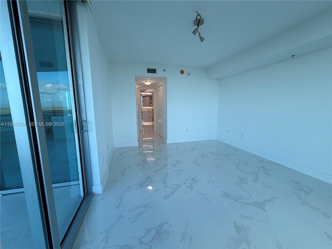 Building Photo - 2641 N Flamingo Rd