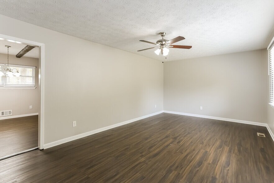 Building Photo - 446 Wexwood Dr