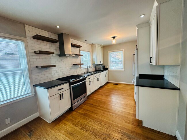 Building Photo - Updated Home in Highly Desired Deer Park Neighborhood