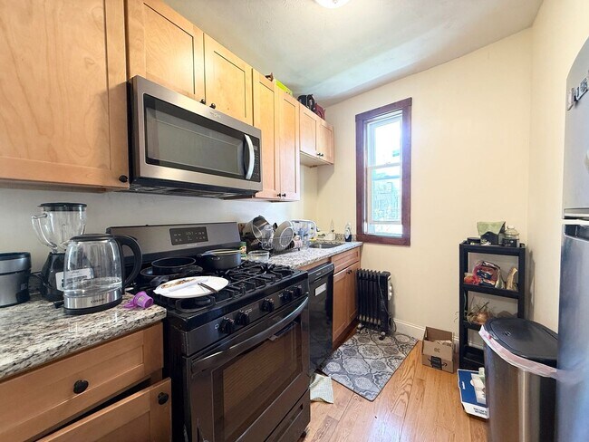 Building Photo - 146 Webster Ave