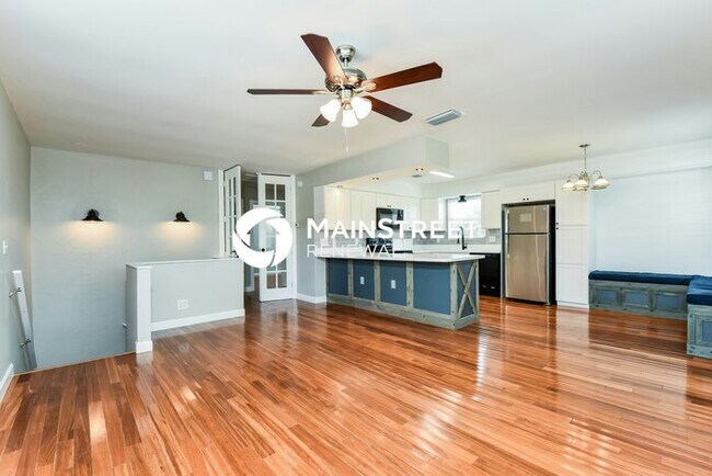 Building Photo - 3 Bedroom Pet-Friendly Home in Fort Myers, FL with Main Street Renewal