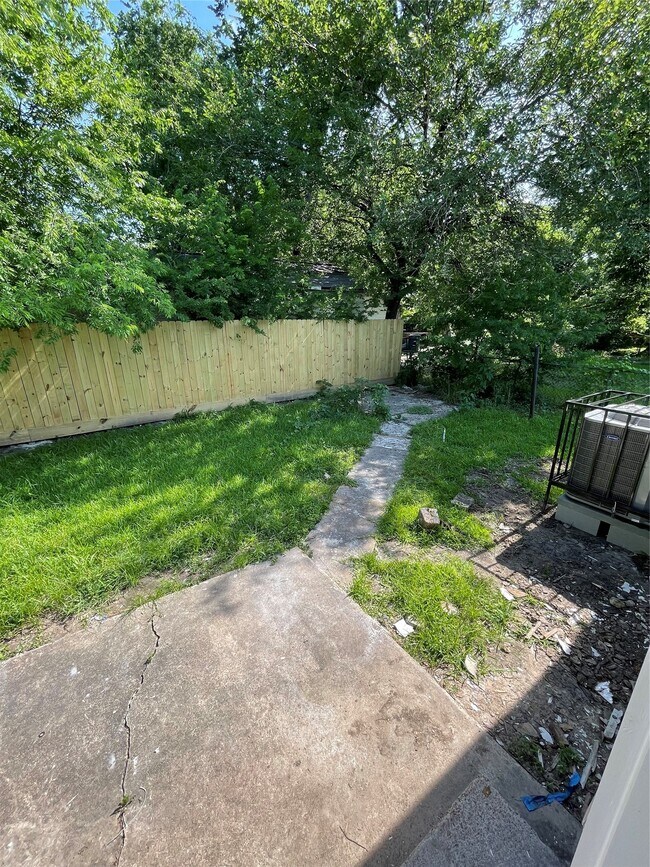 Building Photo - 3211 Retta St