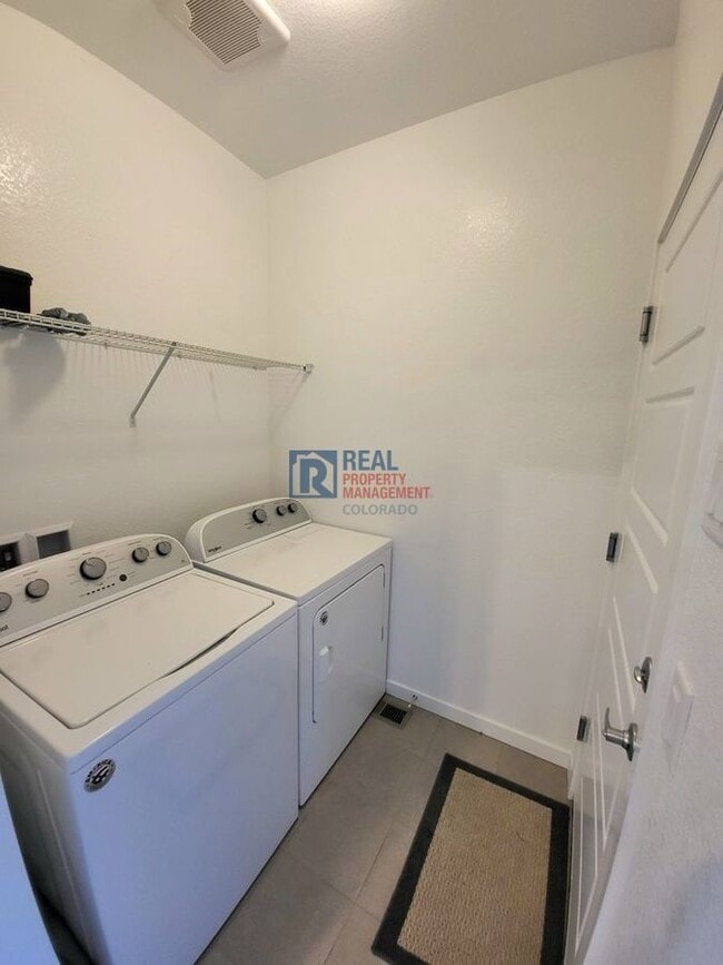 Building Photo - 14381 Mosaic Ave