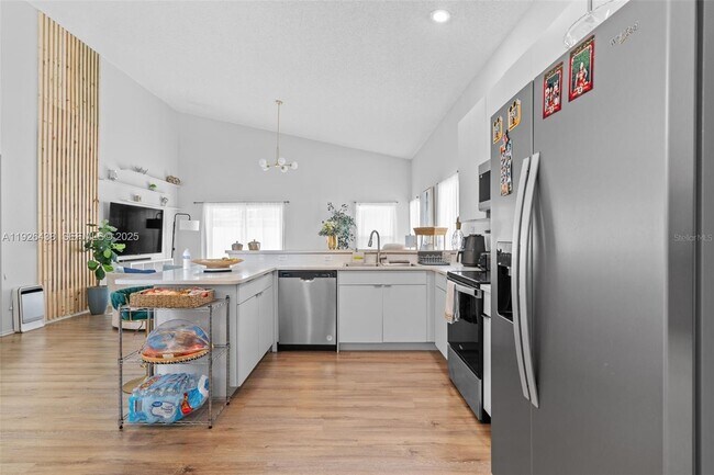 Building Photo - 128 Emeraldview Ave