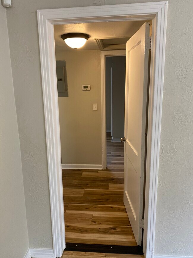 Building Photo - 2046 W 17th St