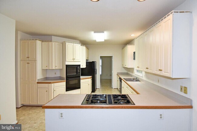 Building Photo - Elegant Brick Colonial on Quiet Cul-de-Sac...