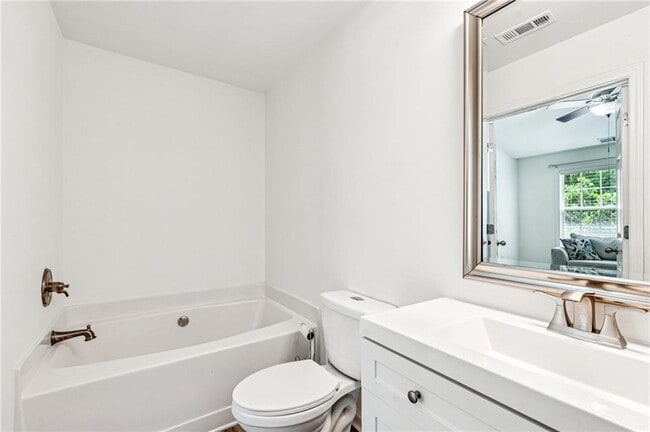 Building Photo - 3040 Bernauer Trce