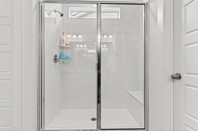 Building Photo - 163 Little Crk Dr