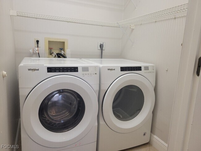 Building Photo - 14807 Crooked Pond Ct