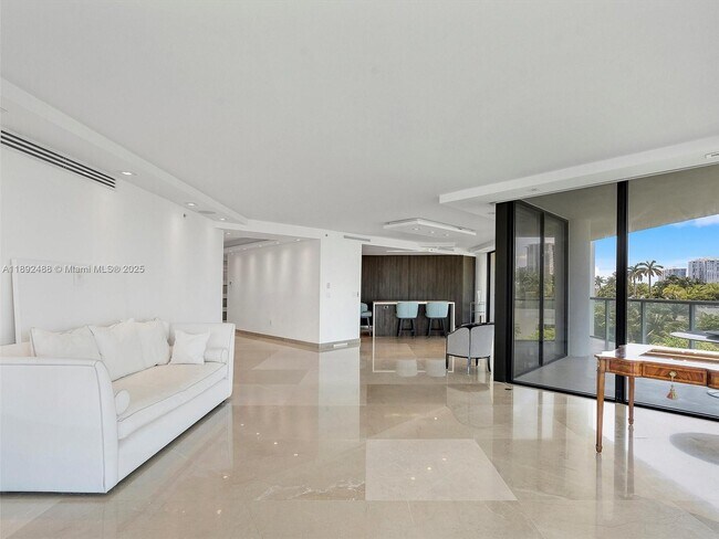 Building Photo - 4000 Island Blvd