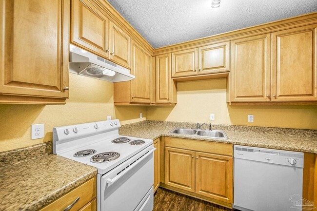 Building Photo - 7071 Lake Joanne Dr