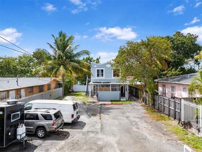 Building Photo - 1236 NW 28th St