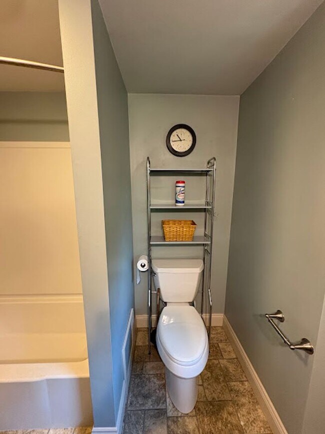 Building Photo - 3 Bedroom 1 Bathroom Home Ready to Rent!