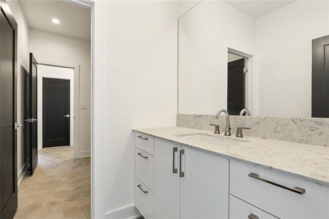 Building Photo - 2985 Lookout Pl NE