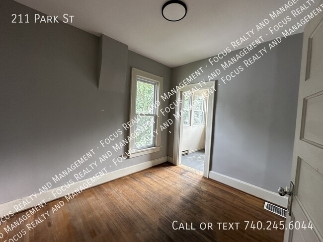 Building Photo - 211 Park St
