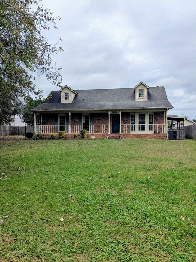 Primary Photo - 221 Benefield Dr
