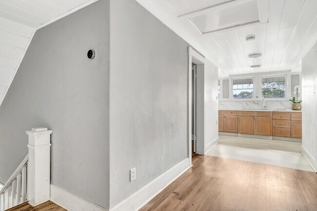 Building Photo - 515 46th St