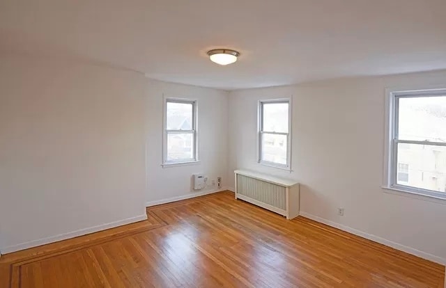 Primary Photo - 362 E 235th St