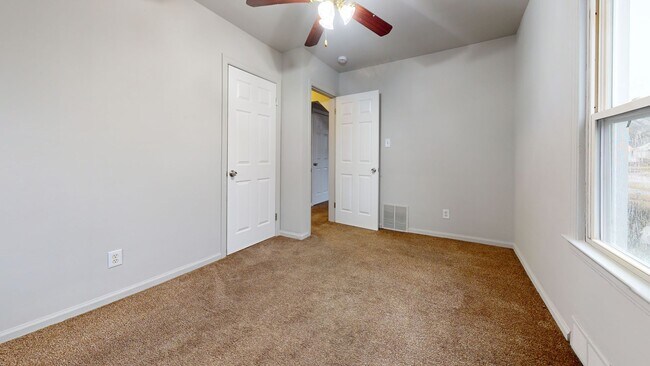 Building Photo - Bright 3-Bedroom, 1-Bath Unit for Lease in Warren