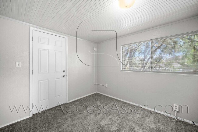 Building Photo - 307 W Sumner Ave