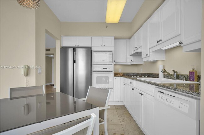 Building Photo - 4775 Collins Ave