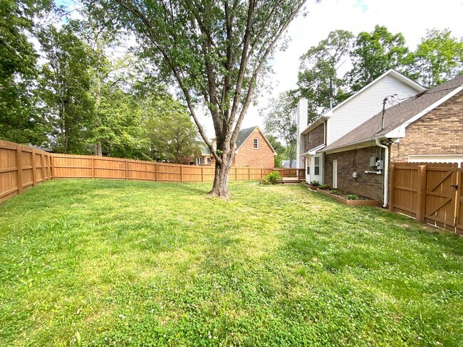Building Photo - 1103 Rosebrook Dr