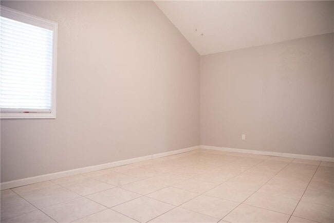 Building Photo - 202 Spring Garden Dr