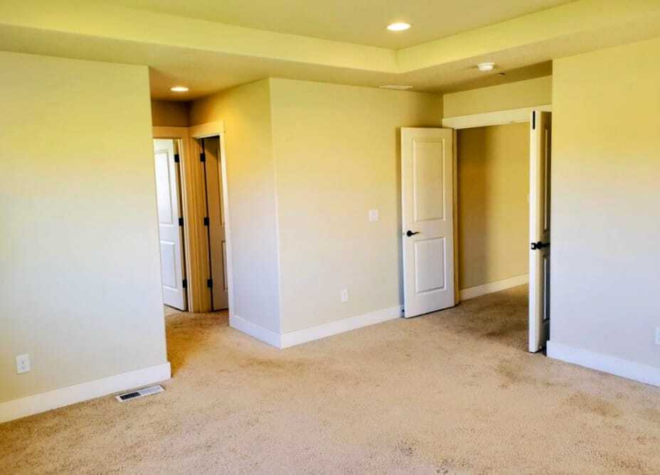 Upper floor - 552 NE 77th Ave
