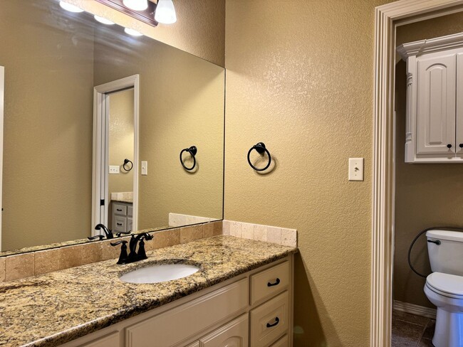 Building Photo - 11865 Poydras