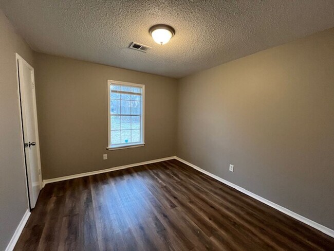 Building Photo - Renovated 3 Bedroom 1.5 Bath Home for Rent!