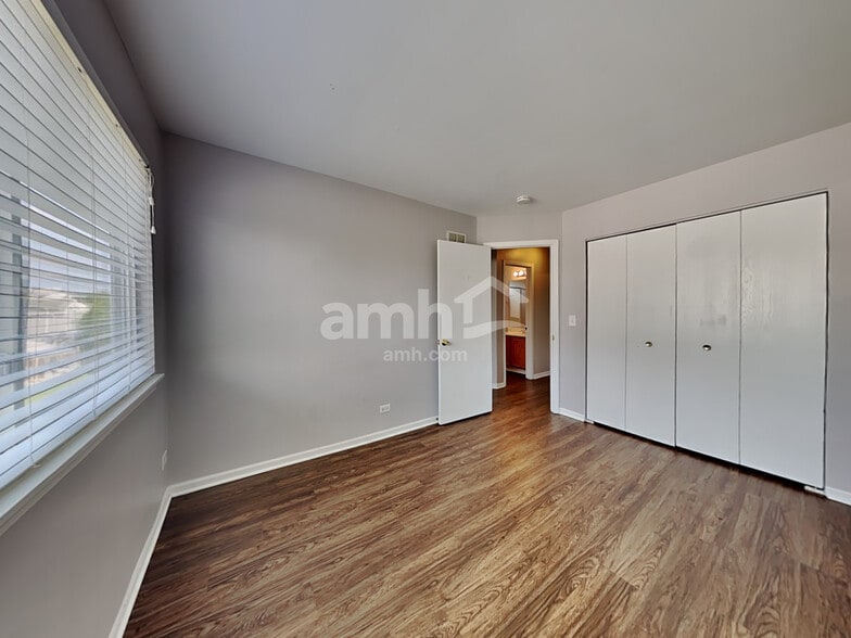 Building Photo - 300 Annandale Dr