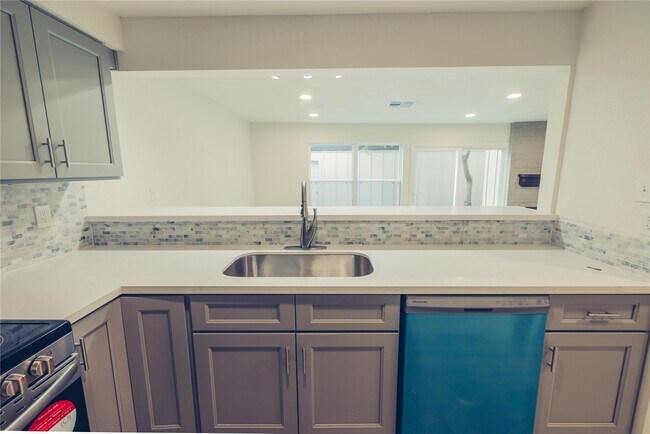 Building Photo - 12553 Wellington Park Dr