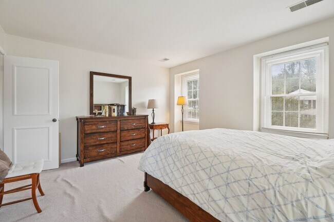 Building Photo - ocated in a sought-after community with to...