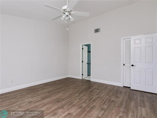 Building Photo - 9420 NW 31st Pl