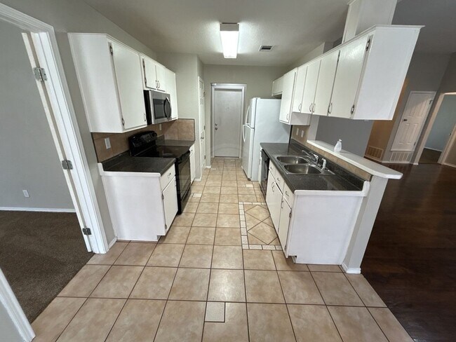 Building Photo - 4507 Lonesome Dove Dr