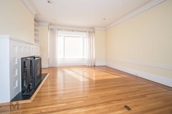 Building Photo - Eureka Valley 4 Bed + Bonus Room, 3 Bath, ...