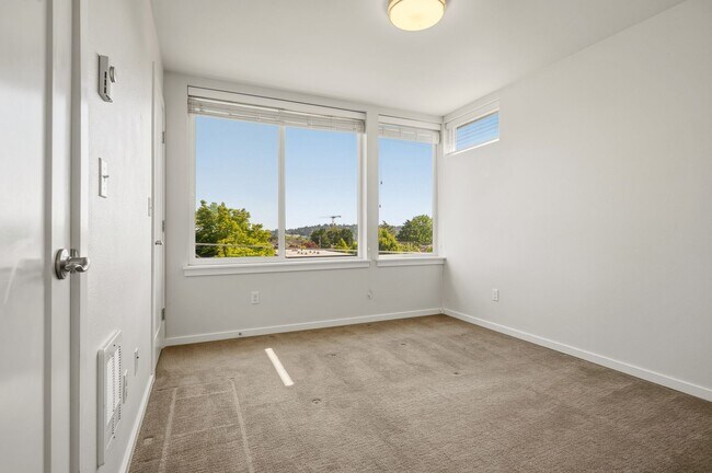 Building Photo - 1548 1546 62nd Ave