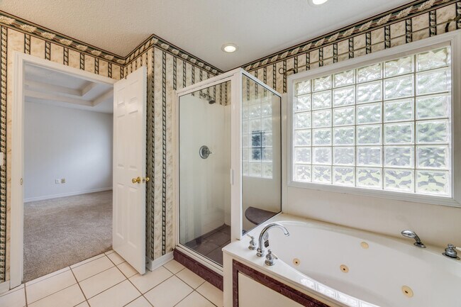 Building Photo - 2803 MacGregor Ln