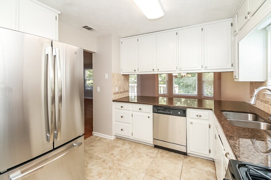 Building Photo - 10897 Morning Dove Dr