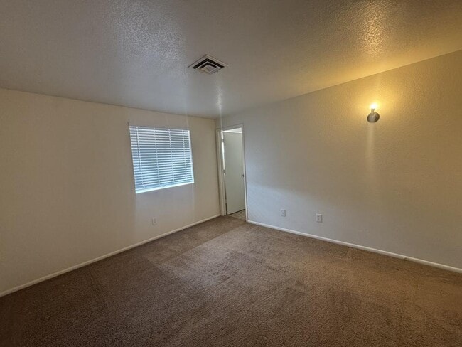 Building Photo - 5056 E Evergreen Dr