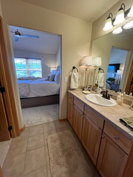Primary en-suite - 1110 Rendezvous Rd