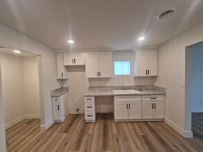 Building Photo - Beautifully Renovated 3 bedroom 2 Bath House