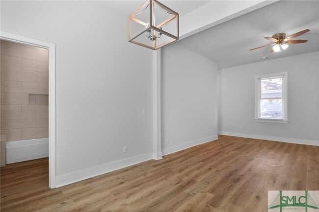 Building Photo - 826 W Victory Dr