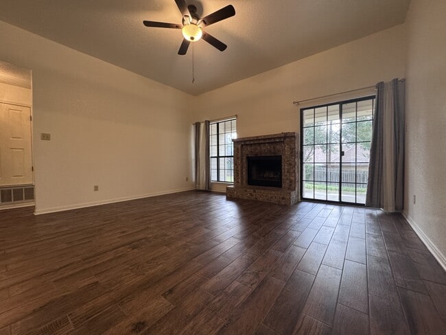 Building Photo - 1801 Thomas Ct