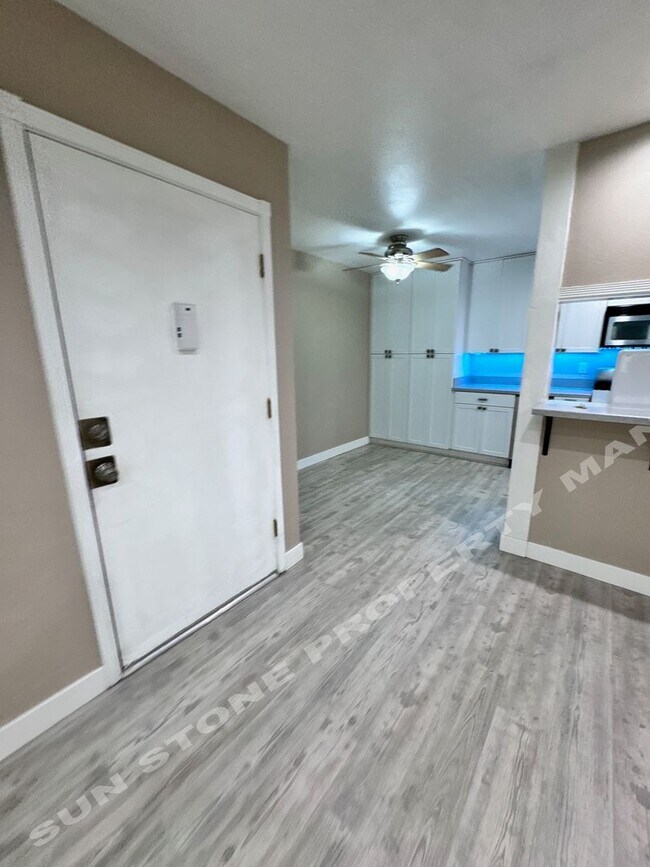 Building Photo - Highly Upgraded