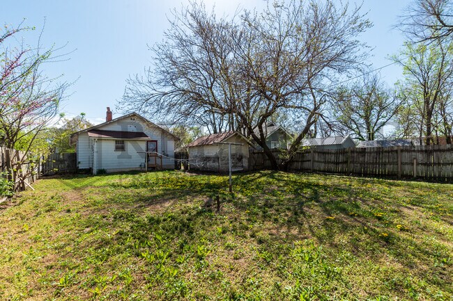 Building Photo - 129 N Meridian Ave