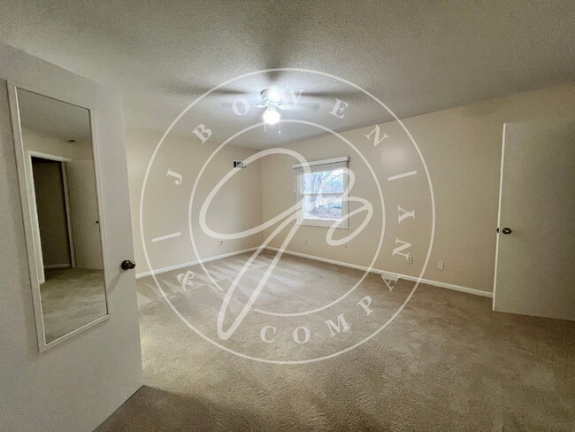 Building Photo - "Charming 3 bedroom Sylvania Condo with he...